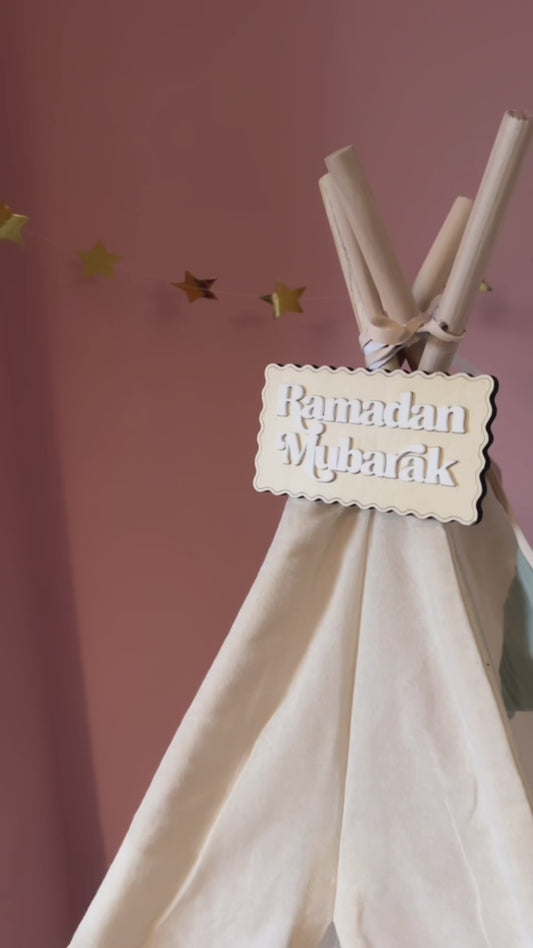 Wavy Ramadan Mubarak Plaque